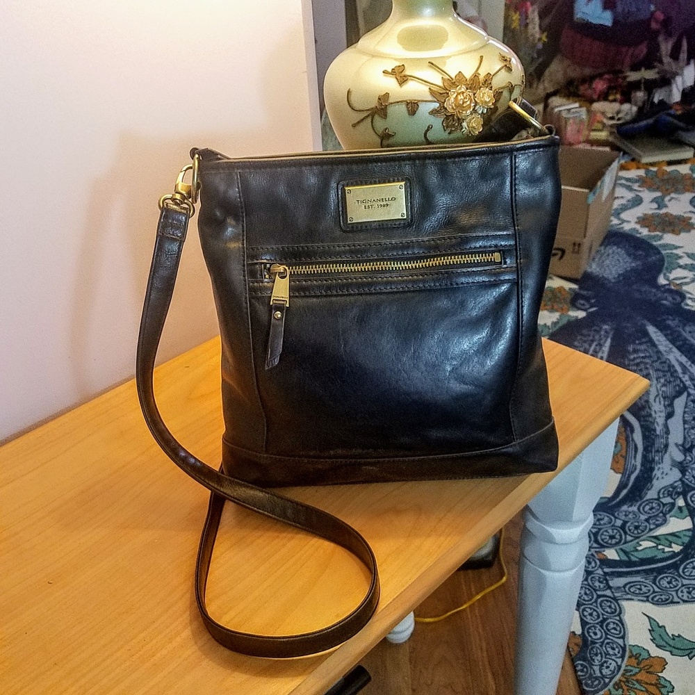 Tignanello black crossbody 100% leather purse